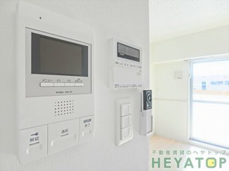 【セキュリティ】 | 不意の訪問もモニター付きドアホンで安心確認（同仕様写真）