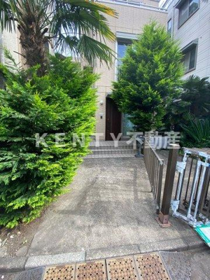 【エントランス】 | パームガーデン | 落ち着いたエントランスです