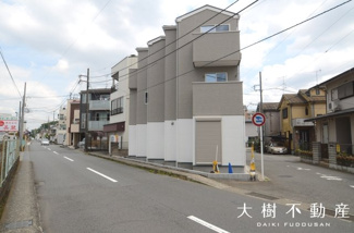 【前面道路含む現地写真】