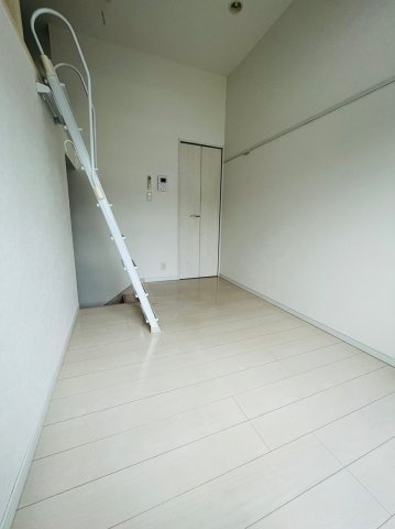 仲介手数料0円！！sofitel西田町の居間・リビング