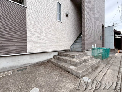 【エントランス】 | デザイナーズコーポ名北 | 落ち着いたエントランスです