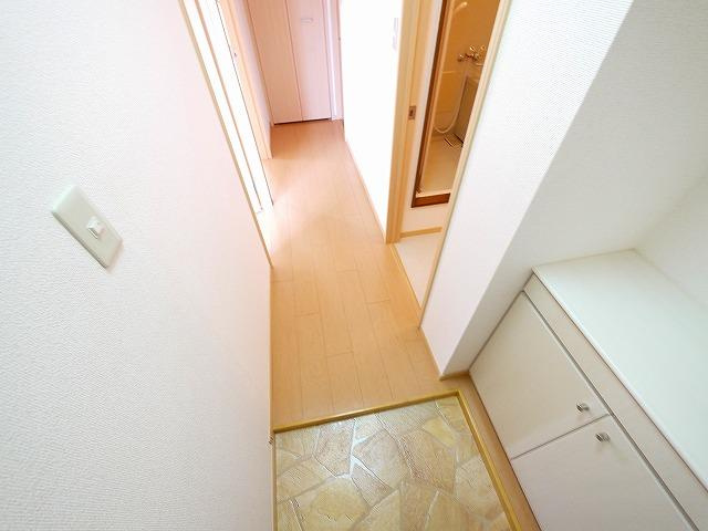 アメニティ前栽２号館の玄関|落ち着いた玄関です