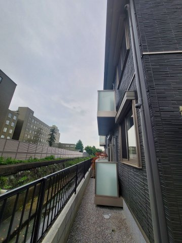 クオレールの外観|前面棟（滋賀大学）とも距離があるので明るいですよ♪