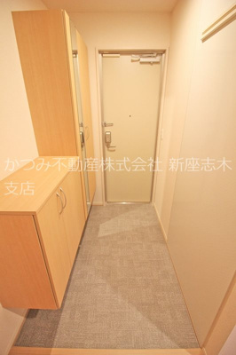 【玄関】 | クリスタＢ(Ｄ-ｒｏｏｍ) | 同物件別号室参考写真
