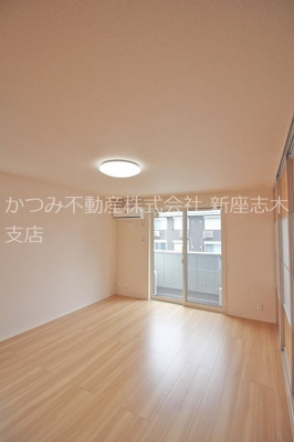 【居間・リビング】 | クリスタＢ(Ｄ-ｒｏｏｍ) | 同物件別号室参考写真