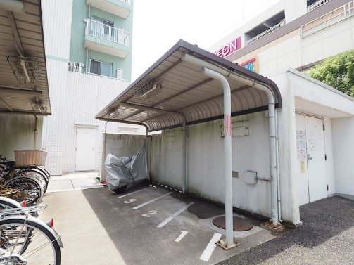 屋根付きバイク置場