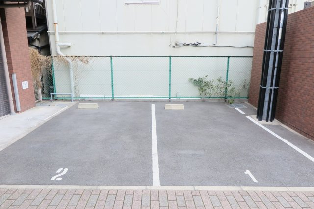 アティールの駐車場
