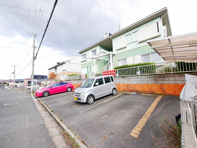 フレグランス左京Bの駐車場