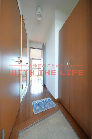 カーサオークマ【10，000円キャッシュバック対象物件】の玄関|明るい玄関です