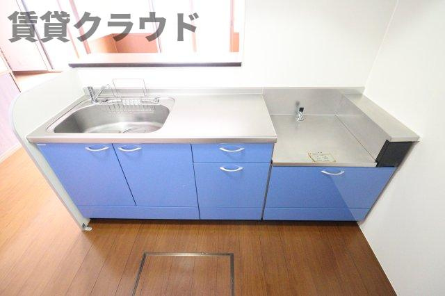 タムナスコートのキッチン|コンパクトなキッチンで掃除もラクラク