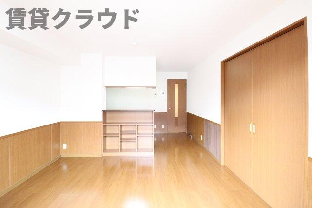タムナスコートの居間・リビング|こちらの居間で趣味の時間をお楽しみください