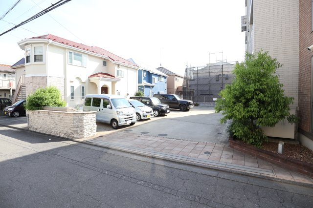 パレス　グランディオーサの駐車場