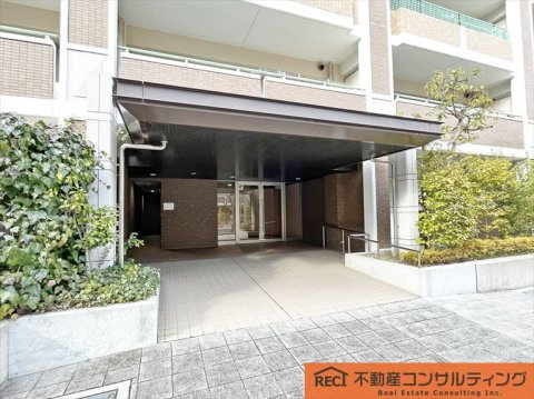 住吉山手コモンズD棟のエントランス