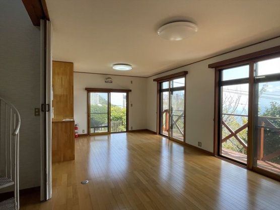 【居間・リビング】 | エンゼルフォレスト伊豆熱川別荘地　戸建