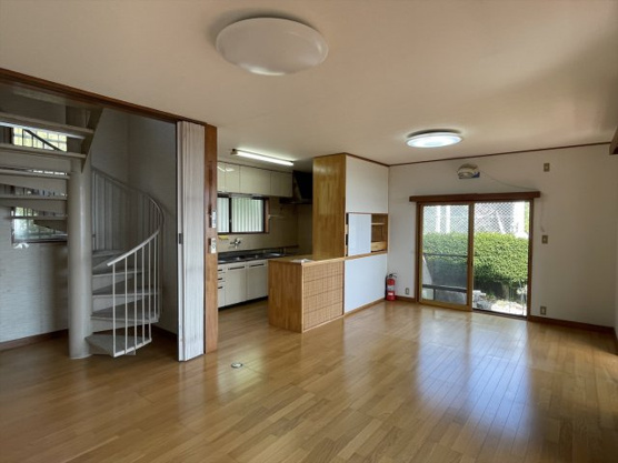 【居間・リビング】 | エンゼルフォレスト伊豆熱川別荘地　戸建