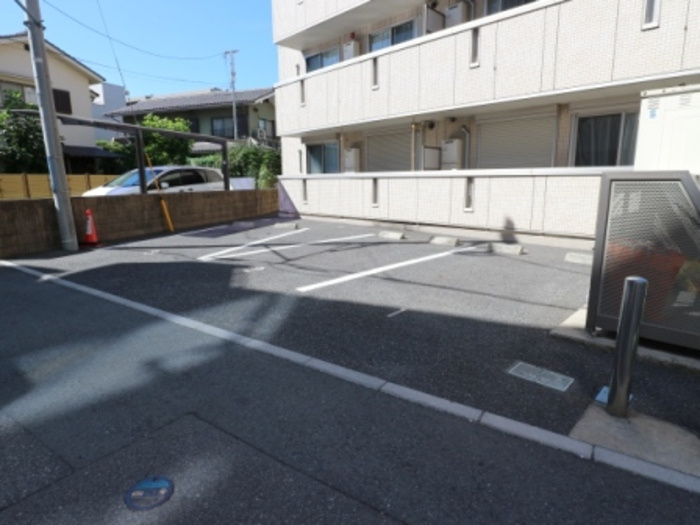 セレーノ.Ｋの駐車場
