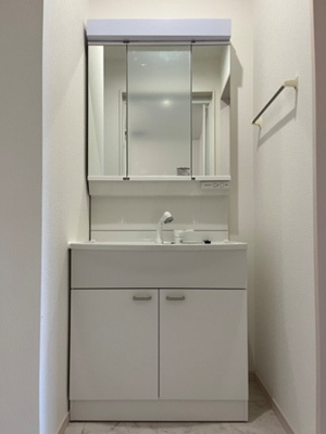 【洗面所】 | ヴァンベール | 明るい洗面所です