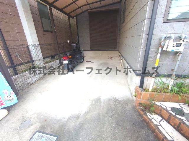 神宮寺2丁目戸建　賃貸の駐車場|駐車場があります