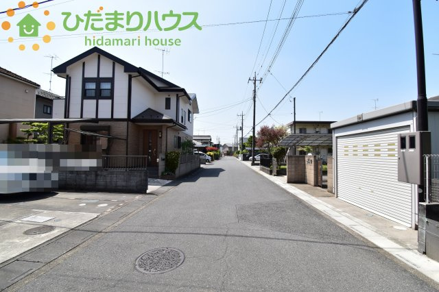 鴻巣市新宿1丁目　中古一戸建ての前面道路含む現地写真