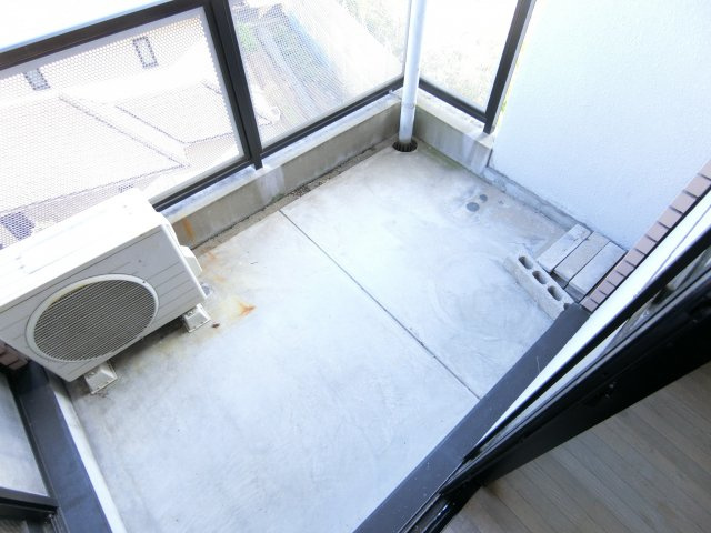 フリーディオ富田林のバルコニー