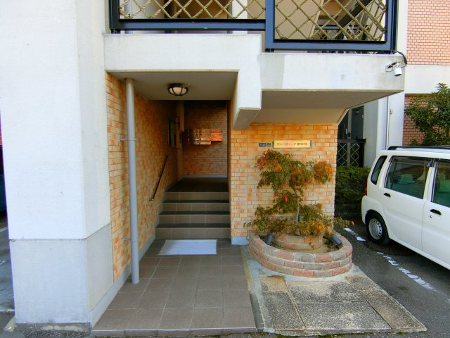 フリーディオ富田林のエントランス