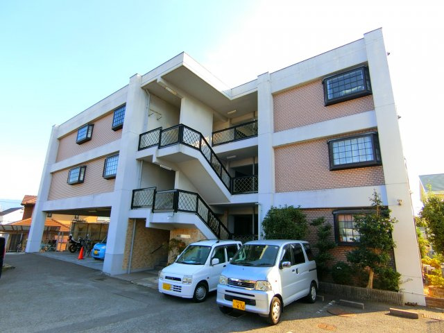 フリーディオ富田林の外観