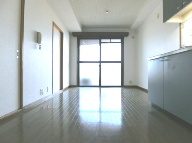 フリーディオ富田林の居間・リビング