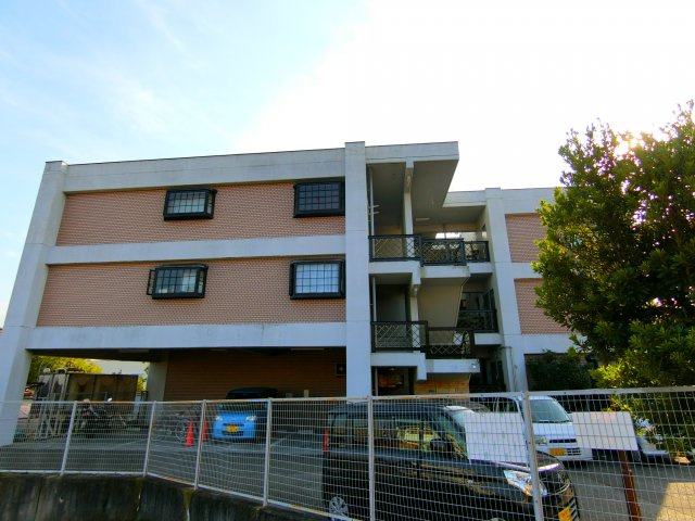 フリーディオ富田林の外観