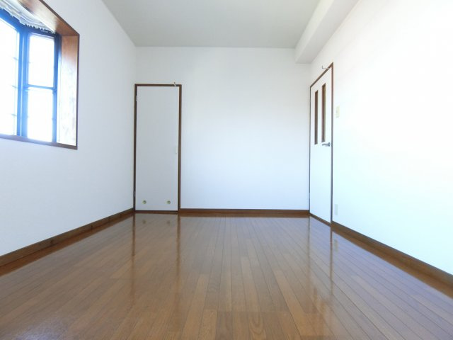 フリーディオ富田林の洋室