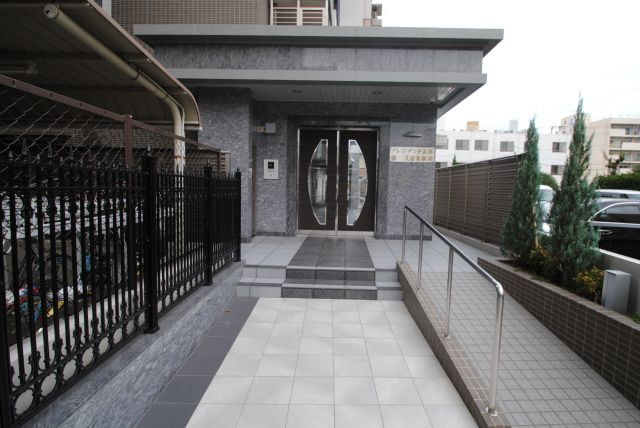 プレジデント正弥久留米駅前の玄関