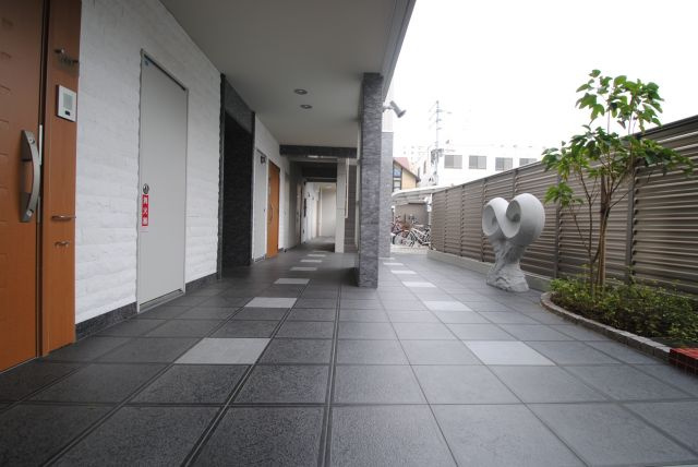 プレジデント正弥久留米駅前のエントランス