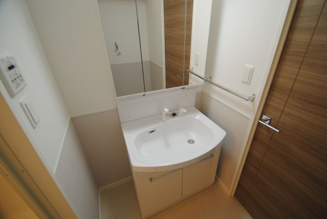 プレジデント正弥久留米駅前の独立洗面台