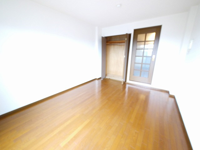 南新町ビルの居間・リビング|洋室です