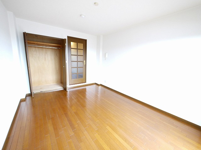 南新町ビルの洋室|明るい洋室です