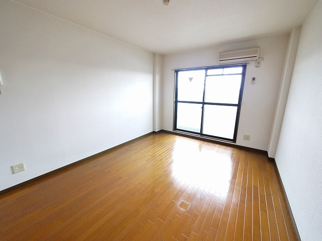 南新町ビルの洋室|スタンダードな洋室です