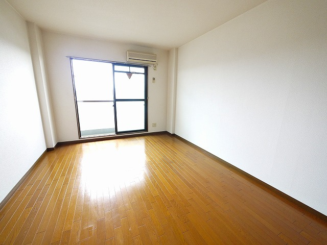 南新町ビルの居間・リビング|ゆったりとした居間です