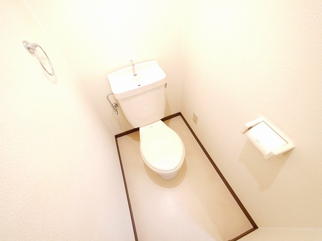 南新町ビルのトイレ|落ち着いた色調のトイレです