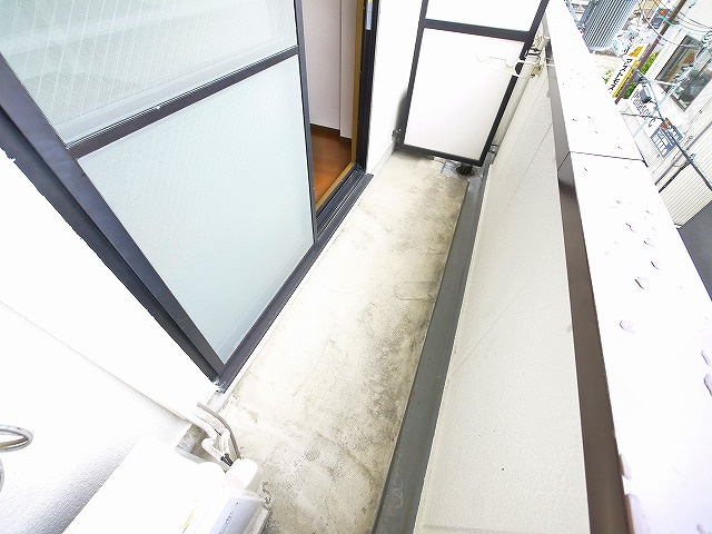 南新町ビルのバルコニー|開放的で明るい空間を演出してくれるバルコニーです