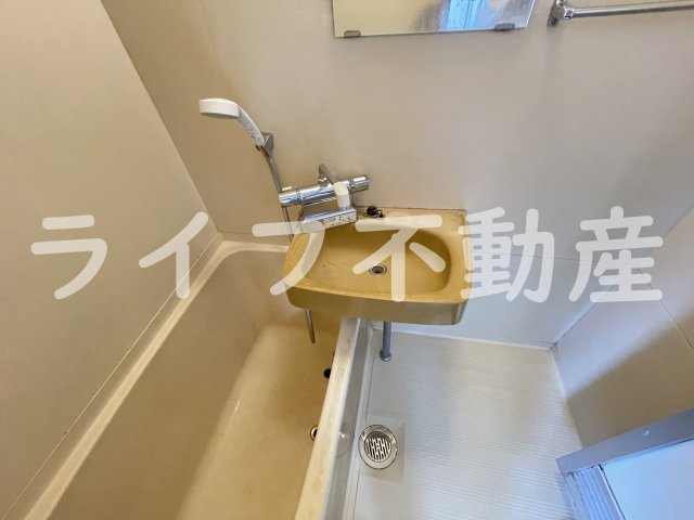 ランド雅の独立洗面台|朝の支度にも助かる、独立の洗髪洗面化粧台