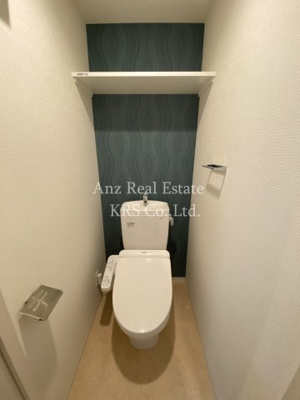 【トイレ】 | エスリード九条スタシオン | 上部に収納棚付きの便利なお手洗い♪温水洗浄便座です！