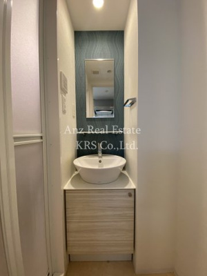 【独立洗面台】 | エスリード九条スタシオン | 縦長鏡付きの独立洗面台♪