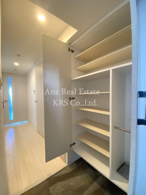 【玄関】 | エスリード九条スタシオン | 玄関部分の天井高のシューズボックスです♪