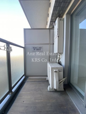 【バルコニー】 | エスリード九条スタシオン | 物干し竿付き！広々としたバルコニー部分♪