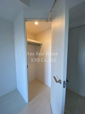  | エスリード九条スタシオン | 洋室部分にあるウォークインクローゼットです♪たっぷり収納！