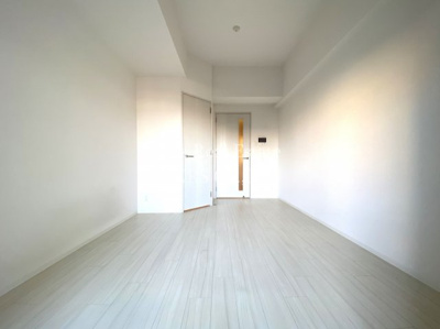 【洋室】 | エスリード九条スタシオン | 大容量収納のウォークインクローゼット付き♪