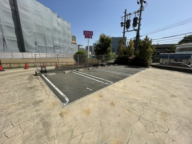ポーラスター野中町の駐車場