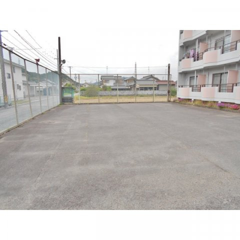 パインリーフ北郷の駐車場