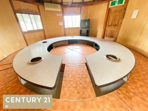 ログハウス店舗～かつらぎ町～の内装|【山小屋風建物】
