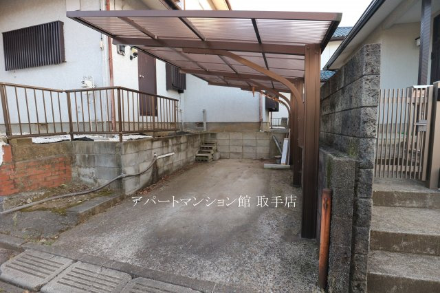 早尾戸建の駐車場