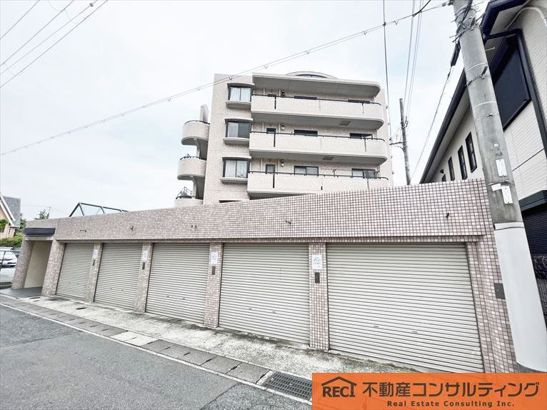 ワコーレグリーンコート芦屋の駐車場